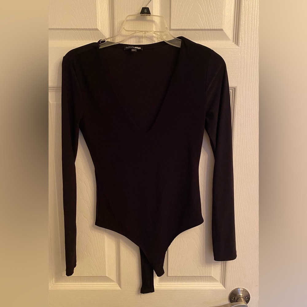 Black long sleeve plunge body suit